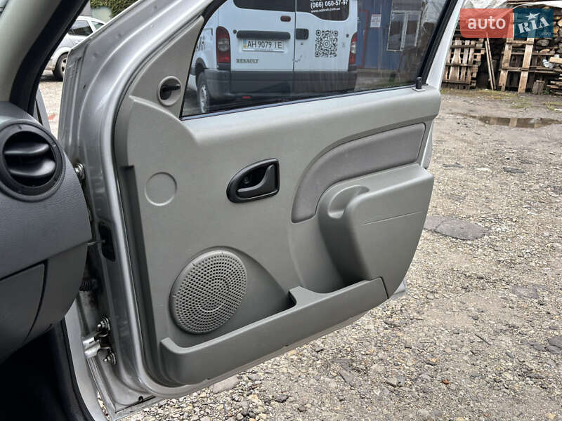 Універсал Renault Logan 2010 в Кам'янець-Подільському фото 48 Універсал Renault Logan 2010 в Кам'янець-Подільському