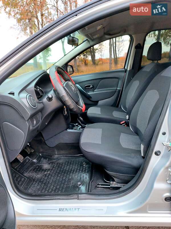 Седан Renault Logan 2015 в Тростянці