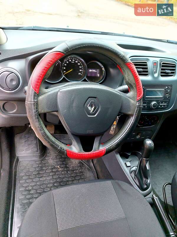 Седан Renault Logan 2015 в Тростянці