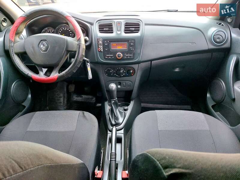 Седан Renault Logan 2015 в Тростянці