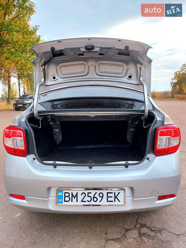 Седан Renault Logan 2015 в Тростянці