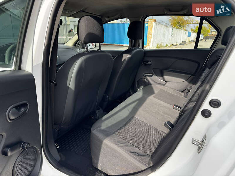 Седан Renault Logan 2016 в Киеве фото 10 Седан Renault Logan 2016 в Киеве