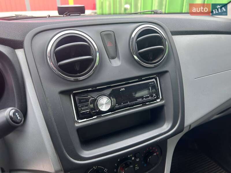 Седан Renault Logan 2014 в Киеве фото 18 Седан Renault Logan 2014 в Киеве