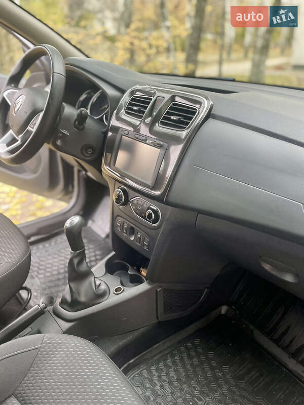 Седан Renault Logan 2017 в Марганце