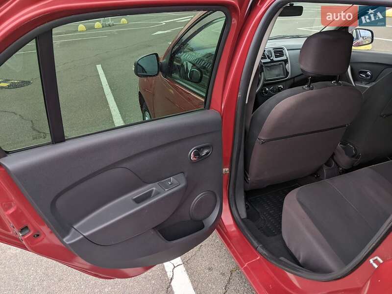 Седан Renault Logan 2013 в Киеве фото 15 Седан Renault Logan 2013 в Киеве