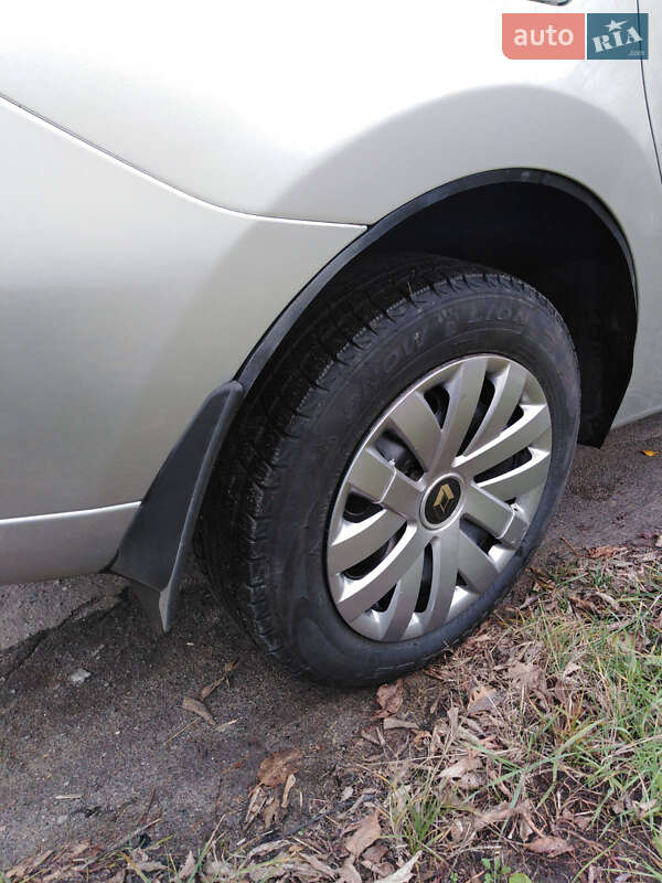 Седан Renault Logan 2013 в Валках