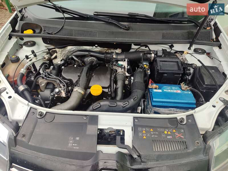 Седан Renault Logan 2017 в Глухове