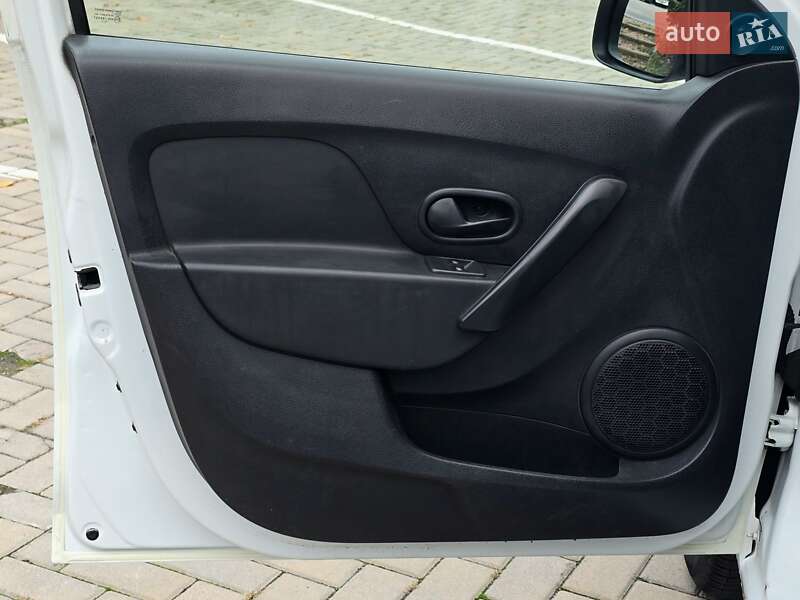 Седан Renault Logan 2013 в Харкові