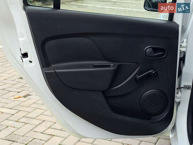 Седан Renault Logan 2013 в Харкові