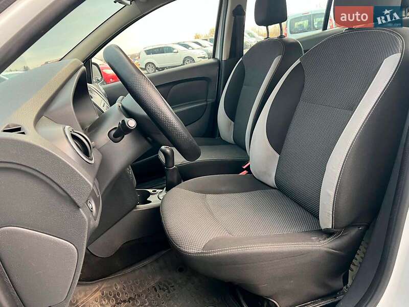 Седан Renault Logan 2016 в Львове фото 18 Седан Renault Logan 2016 в Львове