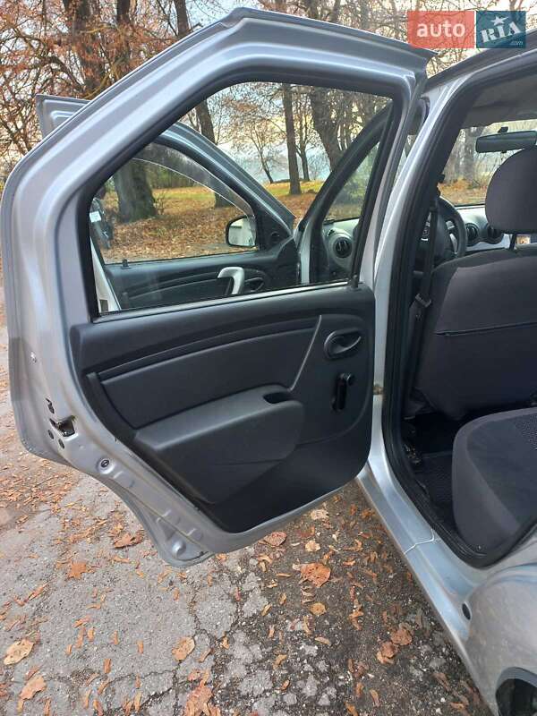 Седан Renault Logan 2012 в Тернополе