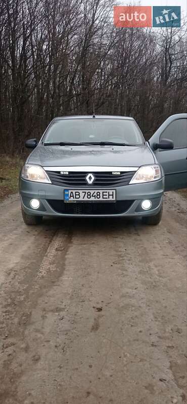 Седан Renault Logan 2011 в Шпикові
