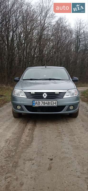 Седан Renault Logan 2011 в Шпикові