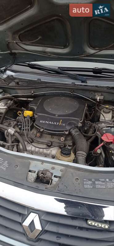 Седан Renault Logan 2011 в Шпикові