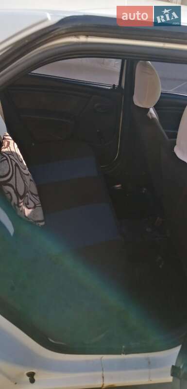 Седан Renault Logan 2012 в Чернівцях