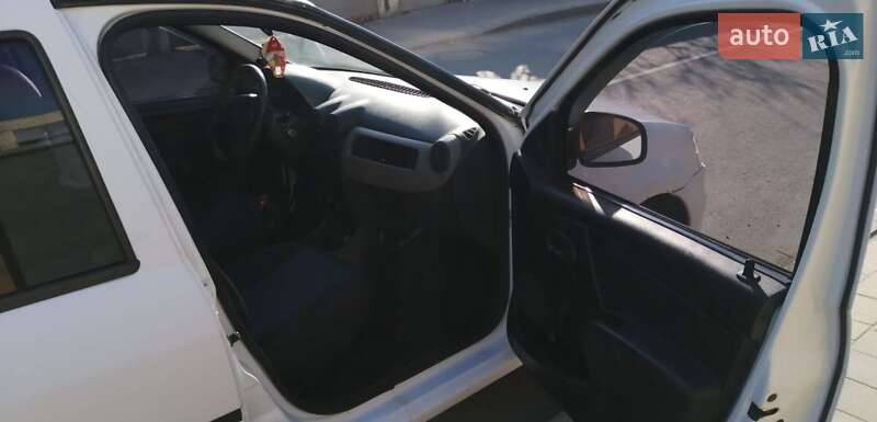 Седан Renault Logan 2012 в Чернівцях