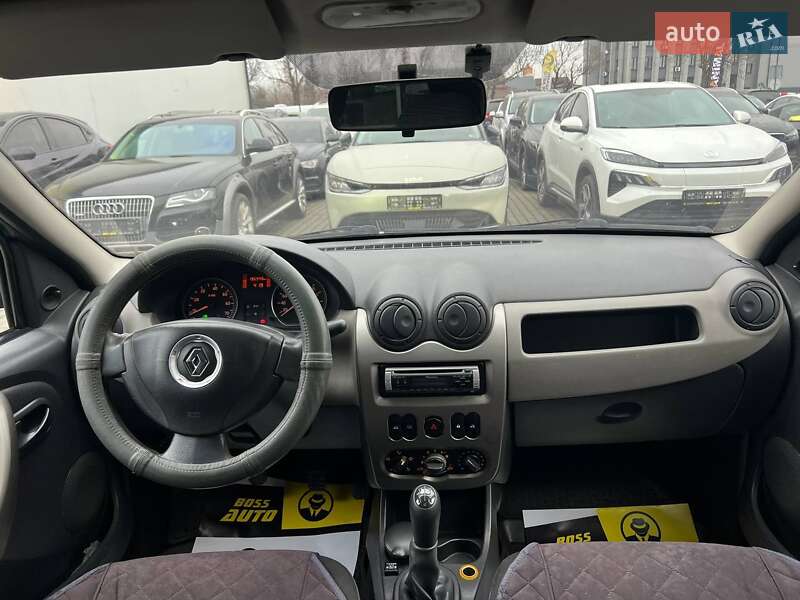 Седан Renault Logan 2011 в Ивано-Франковске