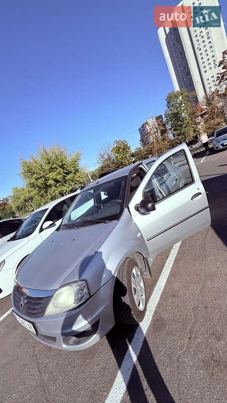 Седан Renault Logan 2010 в Дніпрі