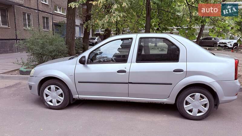 Седан Renault Logan 2010 в Дніпрі