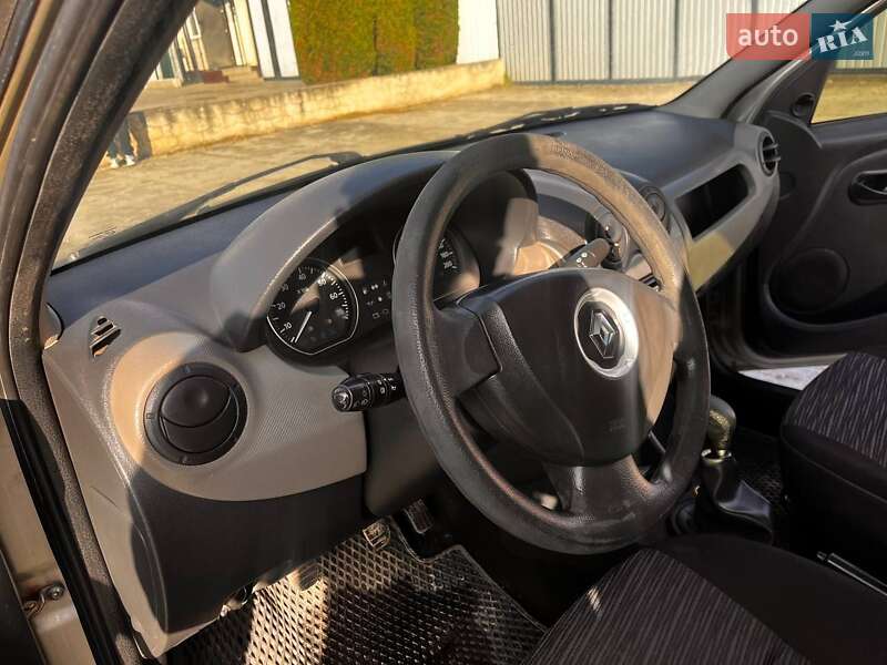 Седан Renault Logan 2010 в Залещиках