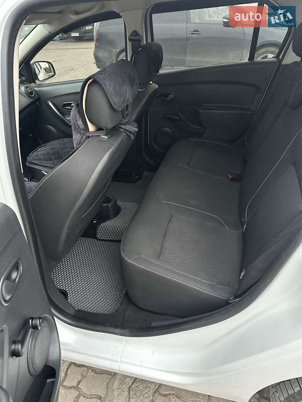 Седан Renault Logan 2017 в Львове