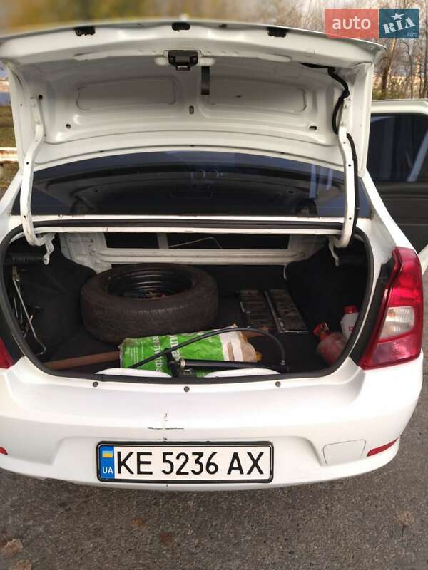 Седан Renault Logan 2012 в Днепре