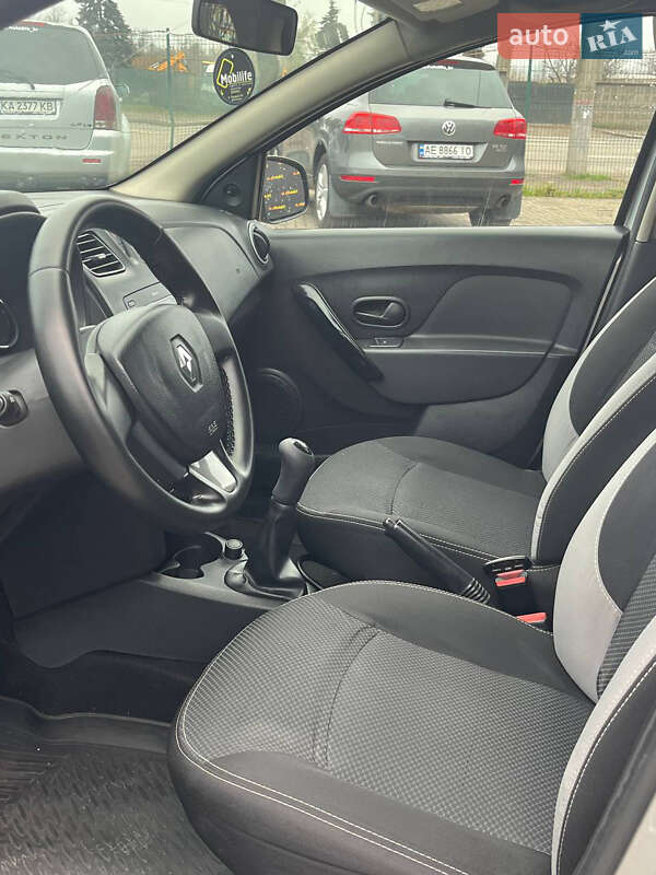 Седан Renault Logan 2013 в Кривом Роге