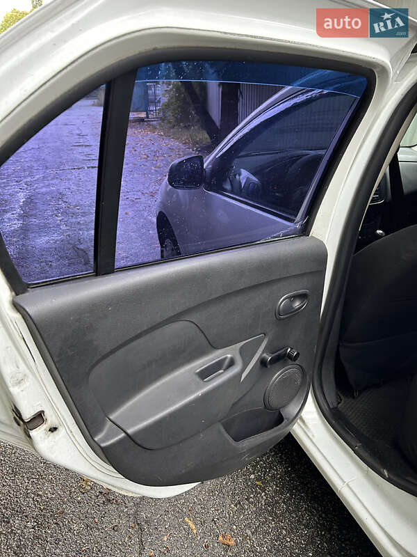 Седан Renault Logan 2013 в Житомирі