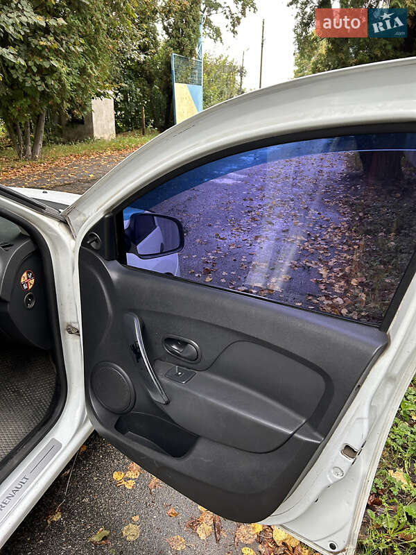 Седан Renault Logan 2013 в Житомирі