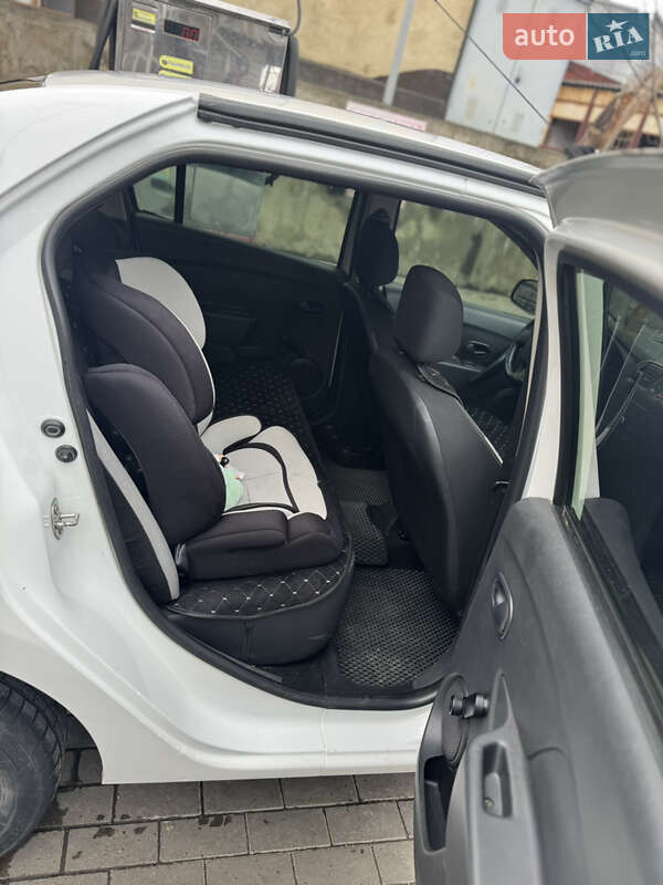 Седан Renault Logan 2015 в Черновцах фото 26 Седан Renault Logan 2015 в Черновцах