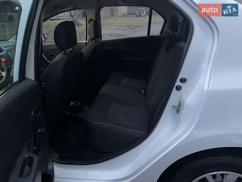 Седан Renault Logan 2017 в Чернигове