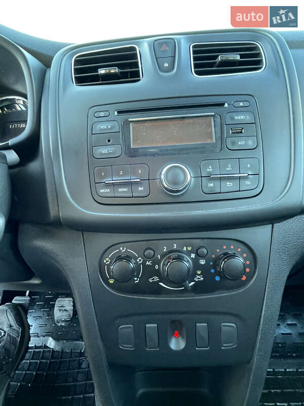 Седан Renault Logan 2013 в Луцке