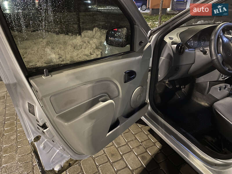 Универсал Renault Logan 2009 в Днепре