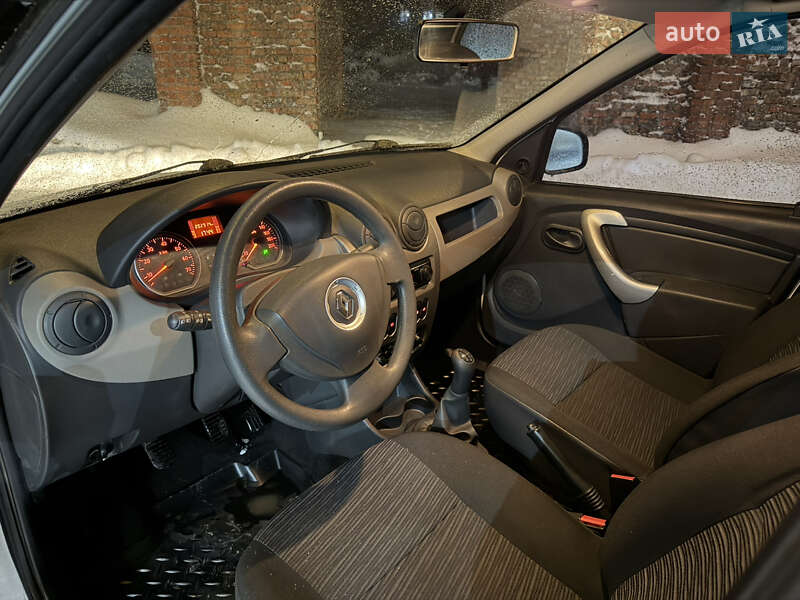 Седан Renault Logan 2011 в Чернигове
