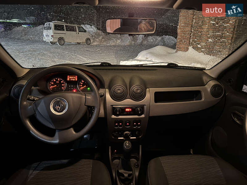 Седан Renault Logan 2011 в Чернигове