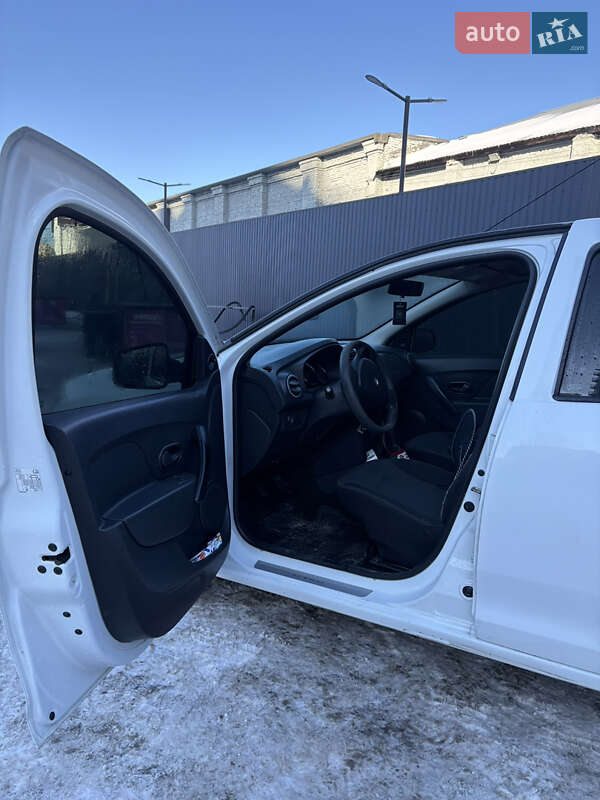 Седан Renault Logan 2016 в Львове