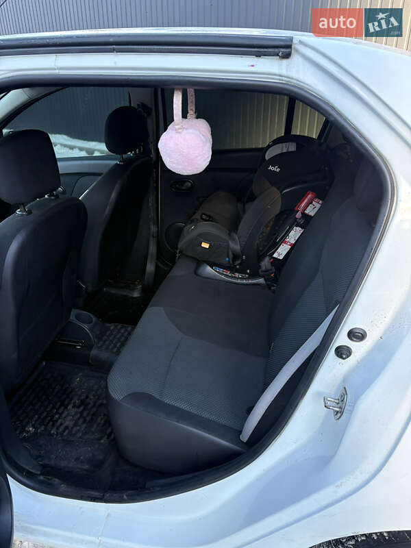 Седан Renault Logan 2016 в Львове