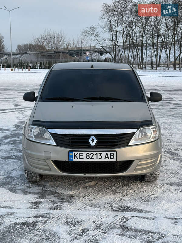 Седан Renault Logan 2010 в Днепре