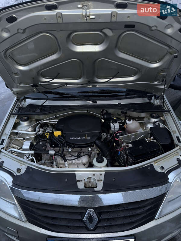 Седан Renault Logan 2010 в Днепре