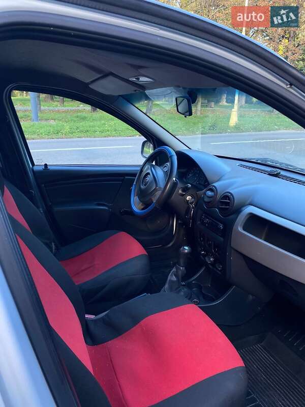 Седан Renault Logan 2011 в Ужгороді