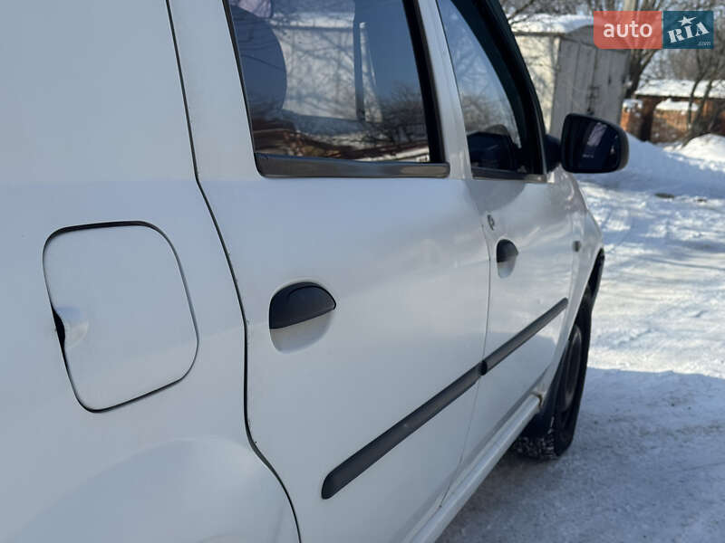 Седан Renault Logan 2012 в Чернівцях