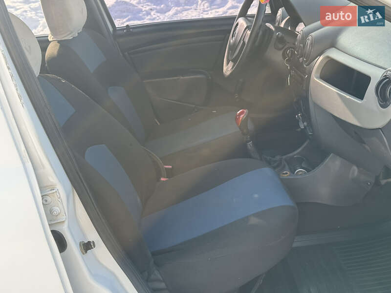 Седан Renault Logan 2012 в Чернівцях