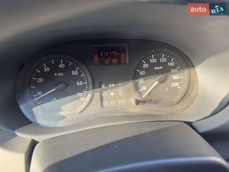 Седан Renault Logan 2012 в Чернівцях