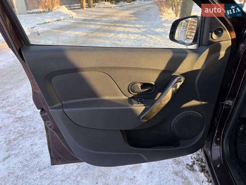 Седан Renault Logan 2017 в Киеве