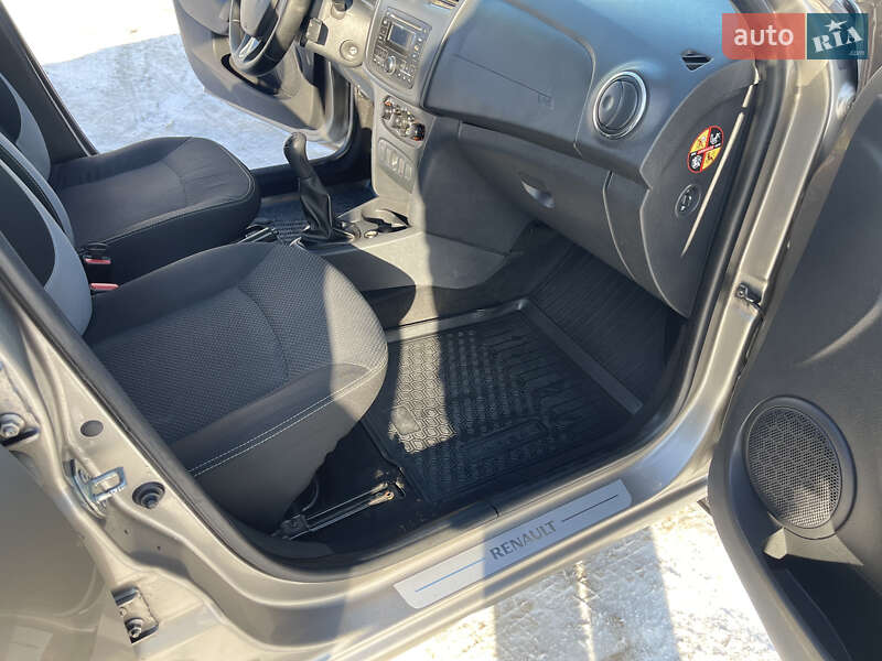 Универсал Renault Logan 2015 в Житомире фото 16 Универсал Renault Logan 2015 в Житомире