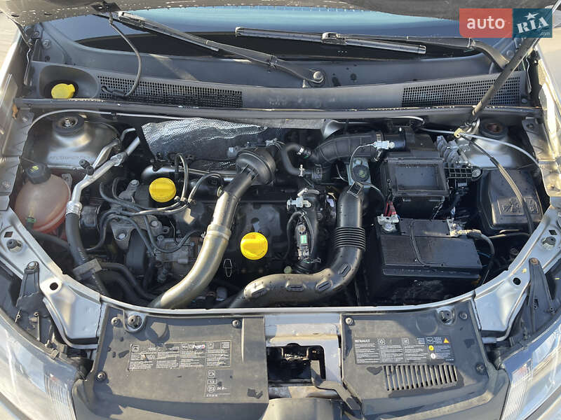 Универсал Renault Logan 2015 в Житомире фото 30 Универсал Renault Logan 2015 в Житомире