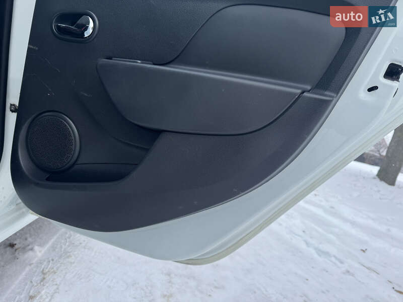 Універсал Renault Logan 2015 в Чернігові