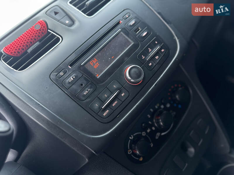 Седан Renault Logan 2013 в Днепре фото 11 Седан Renault Logan 2013 в Днепре