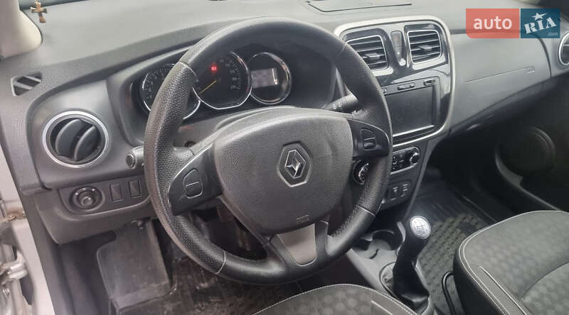 Седан Renault Logan 2013 в Львові