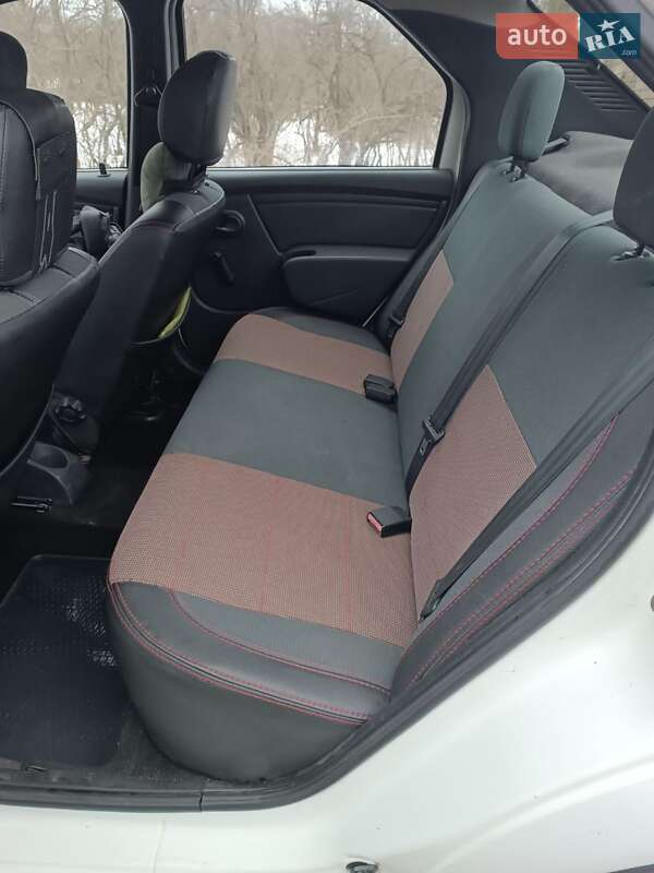 Седан Renault Logan 2011 в Запорожье